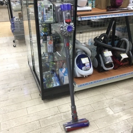 【✨微細なゴミも吸引⁉️人気メーカー❗️デジタルモーター搭載❗️✨】定価¥33,000 Dyson/ダイソン コードレススティッククリーナー SV10 2021年製