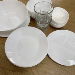 IKEAのお皿とコップ　14皿とコップ1個