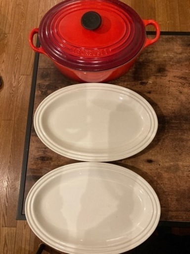 Le creuset ル・クルーゼ　お皿付き　オーバル　鍋　23センチ　チェリーレッド