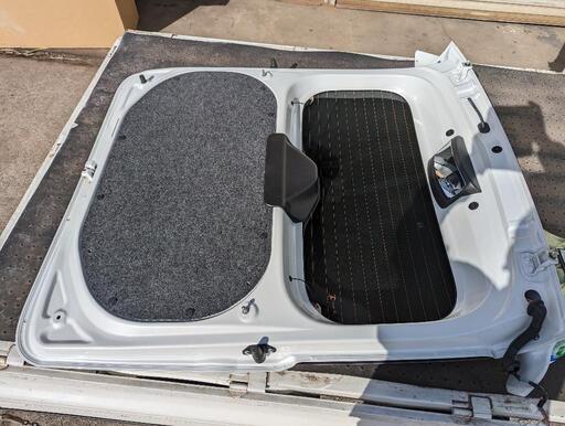 MK53S バックドア　凹みあります