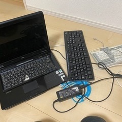 ノートパソコン、キーボード2個