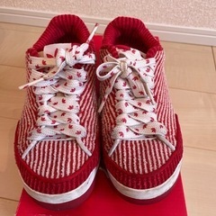 adidas 赤　スニーカー