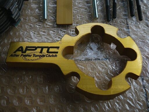 バイク部品　ドゥカティ　取外し車種不明　クラッチセット　APTC for DUCATI　フリクションディスク摩耗あり　中古品 バイク部品 ドゥカティ 取外し車種不明 クラッチセット APTC for