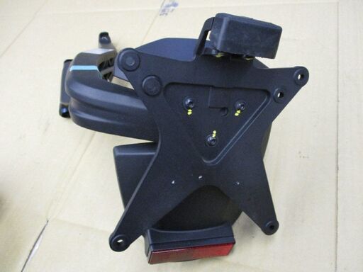 バイク部品　ドカティ　リアフェンダー　ナンバーステー　56113231C　アンダーカバー？　中古品 バイク部品 ドカティ リアフェンダー ナンバーステー 56113231C