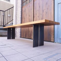 arflex(アルフレックス) Riva 1920(リーヴァ)のNATURA(ナチュラ) ウォールナット無垢材ベンチです。ウォールナット材の板座とスチール製の脚がシャープでスタイリッシュなデザイン！DA405