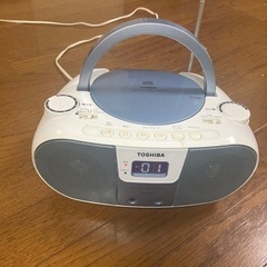 TOSHIBA  CDプレーヤー　ラジオ聞けます。