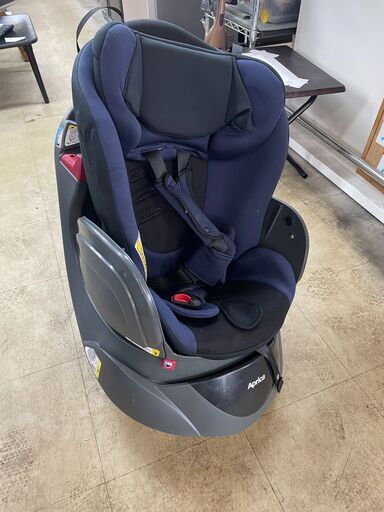 リサイクルショップどりーむ荒田店　No5452 チャイルドシート　　回転式　リクライニング　APRICA　各部動作確認済