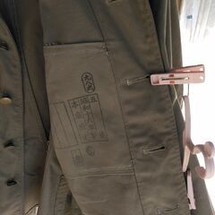 昭和17年の陸軍のコート（？）と、昭和16年の作業服（？）男女2