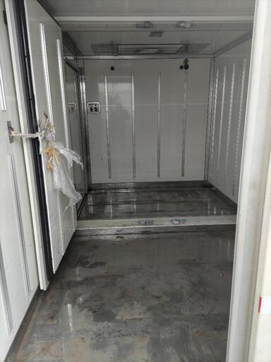 香取市】保冷コンテナ 横扉付き (No.Y-172) 長さ約320cm×幅187cm×高さ