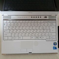 取引中です】13.3インチ Fujitsu ホワイト SSD i3 Wi-Fi マルチ Windows11