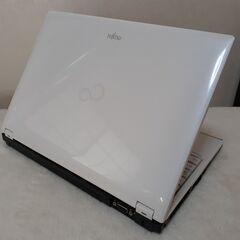 取引中です】13.3インチ Fujitsu ホワイト SSD i3 Wi-Fi マルチ Windows11