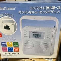 ステレオCDラジオ(箱付き、電源アダプター付き)