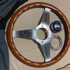 ナルディ　ステアリング小さめ