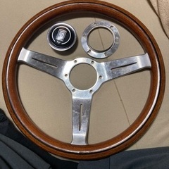 ナルディ　ステアリング小さめ