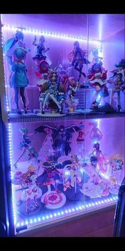 まとめ売りフィギア＆ガラス扉付き箱とハケ