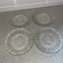 きれいなガラス皿　4枚セット