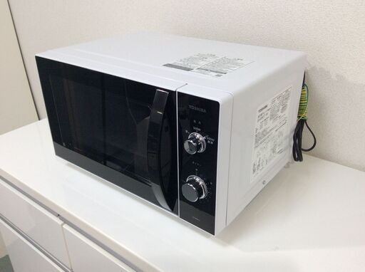 (2/8受渡済)JT6085【TOSHIBA/東芝 電子レンジ】美品 2022年製 ER-WM17 家電 キッチン フラットテーブル 横開き