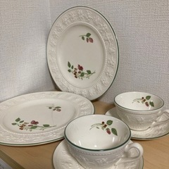 Wedgwood フェスティビティ ラズベリー  プレート カッ...