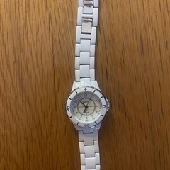 白い腕時計