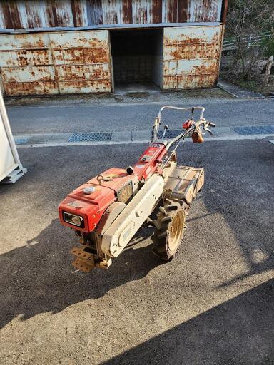 昔の耕運機