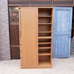 karimoku(カリモク家具)のオーク材食器棚 EU3650MHです。シンプルでスッキリとしたフォルムのダイニングボードは北欧スタイルやナチュラルテイストインテリアにもおすすめ！DB104