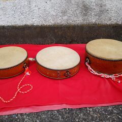 格安中古短期使用　平太鼓　尺３特大ｗ３８ｈ１７ｃｍ　欅材、バチ・紅白ロープ付き３点セット、特選・国産。　尺２中、尺３大も有ります。 