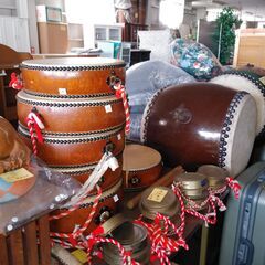 格安中古短期使用　平太鼓　尺２中　欅材、ｗ３５ｈ１０ｃｍ、バチ・紅白ロープ付き３点セット。特選・国産 格安中古短期使用 平太鼓 尺2中 欅材、w35h10cm、バチ・紅白