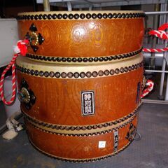 格安中古短期使用　平太鼓　尺２中　欅材、ｗ３５ｈ１０ｃｍ、バチ・紅白ロープ付き３点セット。特選・国産 格安中古短期使用 平太鼓 尺2中 欅材、w35h10cm、バチ・紅白