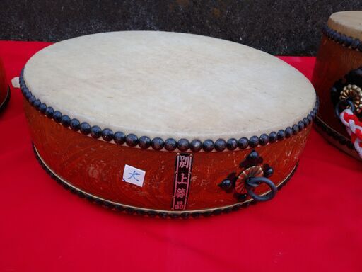 格安中古短期使用　平太鼓　尺2中  約ｗ３６ｈ１０ｃｍ　欅材、バチ２本・白又は紅白ロープ付き３点セット、特選・国産。他サイズ尺２中、尺２大、尺３特大も有ります。