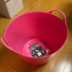 洗濯カゴ　ピンク