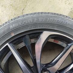 タイヤ、ホイールの4本セットです。