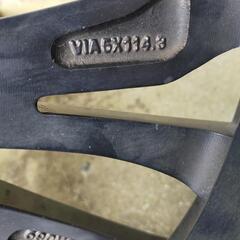 タイヤ、ホイールの4本セットです。