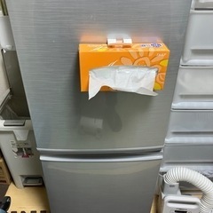 シャープ冷蔵庫　137L