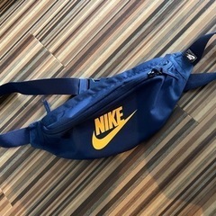 NIKE ナイキ　ショルダー　斜めがけ　バック　美品！