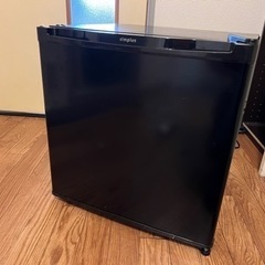 2018年製カッコいいブラックの1ドア冷蔵庫