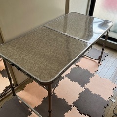 折り畳み、屋外でも使えるテーブル、差し上げます