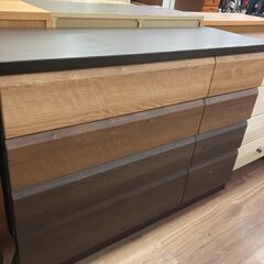 ブラウンカラーの4段チェストが入荷しました。