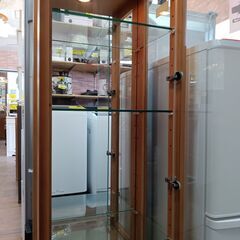 ライト付きコレクションラック アンティーク ガラス扉 ガラス棚 サイズ