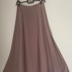 マキシ丈・ラインの綺麗なフレアスカート