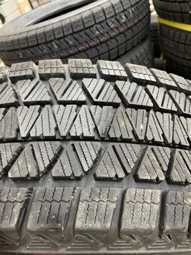 ほぼ新品225/65R17DM-V3