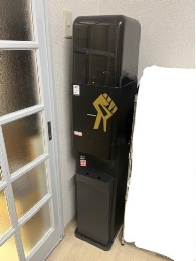 ウォーターサーバーと本体\u0026水×2