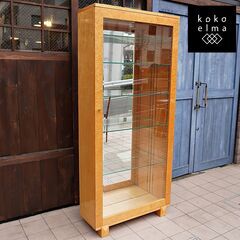 IDC OTSUKA(大塚家具)の人気シリーズSPLENDOR(スプレンダー)のキュリオケースです。稀少なバーズアイ・メープルを使用した高級感は上品で洗練された印象に。本棚などにもオススメです。DB120