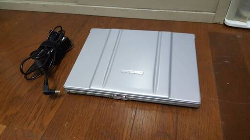 PANASONIC CF-T5 WindowsXP HDD: 60GB メモリー: 1GB ACアダプター付属 WindowsXPが立ち上がります。
