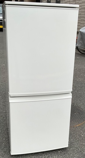 【RKGRE-074】特価！シャープ/137L 2ドア冷凍冷蔵庫/どっちもドア/SJ-D14B-W/中古品/2016年製/当社より近隣無料配達！
