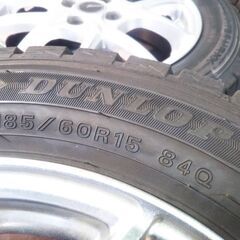 冬☆美品【富山】フィット FIT シャトル インサイト グレイス ヴィッツ アクア ポルテ カローラ フィールダー スイフト 185/60R15 ダンロップ