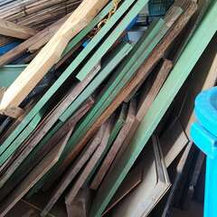 木材の板たくさんあります！