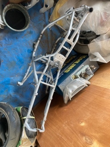 GSX1100S刀 フレーム おまけクランクケース付き