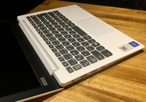 店頭にて売約済み。ご覧頂きありがとうございました。一宮の中古パソコン専門店！2017年後期モデル　Lenovo Windows10 モバイルノートパソコン レノボ　一宮市のパソコン屋 Mr.Carnival（ミスカニ）です！パソコン修理・中古パソコンの販売、iPhone&iPad修理店【クレカ&PayPay使えます！】店頭在庫PCのご紹介です！受け渡しは店舗にて(^^)/【薄型 軽量 ノートパソコン】 店頭にて売約済み。ご覧頂きありがとうございました。一宮の中古