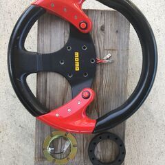 MOMO　ステアリング　スパイダー　赤　最終値下げ