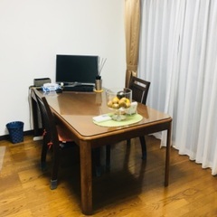 カリモクのテーブル　(6人掛け)